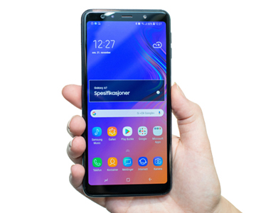 Samsung Galaxy A7 6” näytöllä Samsung Galaxy A7 kuvattuna edestä päin