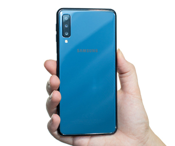 Samsung Galaxy A7 Kuva Samsung Galaxy A7 takakannesta