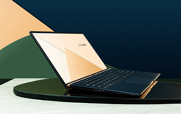 ASUS ZenBook 15 uskomattoman kestävä runko ja akku 17 tunnin akunkeston ansiosta voit jättää laturin huoletta kotiin