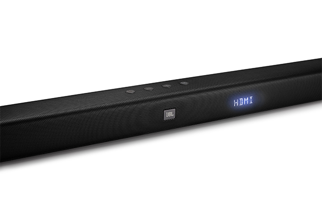 JBL Bar 2.1 -soundbarissa on Dolby Digital, JBL Surround Sound ja 300 W teho Lähikuva JBL Bar 2.1XB -soundbar-kaiuttimesta