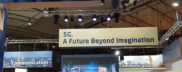 5G:n käyttötarkoitukset Mainoskyltti 5G-tekstillä.