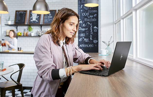 HP ENVY x360 Aina tilanteeseen mukautuva HP Envy x360 tietokone tarjoaa monipuolisia