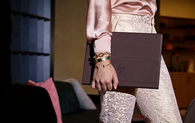 Ainutlaatuinen muotoilu HP Spectre Folio -hybridikannettava.