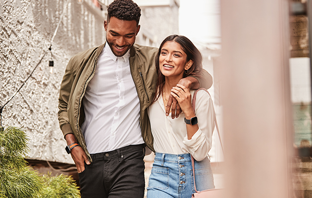 Fitbit Versa 2 seuraa aktiivisuuttasi vuorokauden ympäri Fitbit Versa 2 -älykello sopii kaikille.