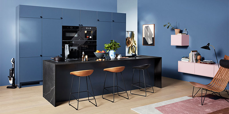 Trend Blue Grey -keittiössä hienostuneisuus ja leikkisyys ovat tasapainossa Trend-keittiösarja Blue Grey -värissä