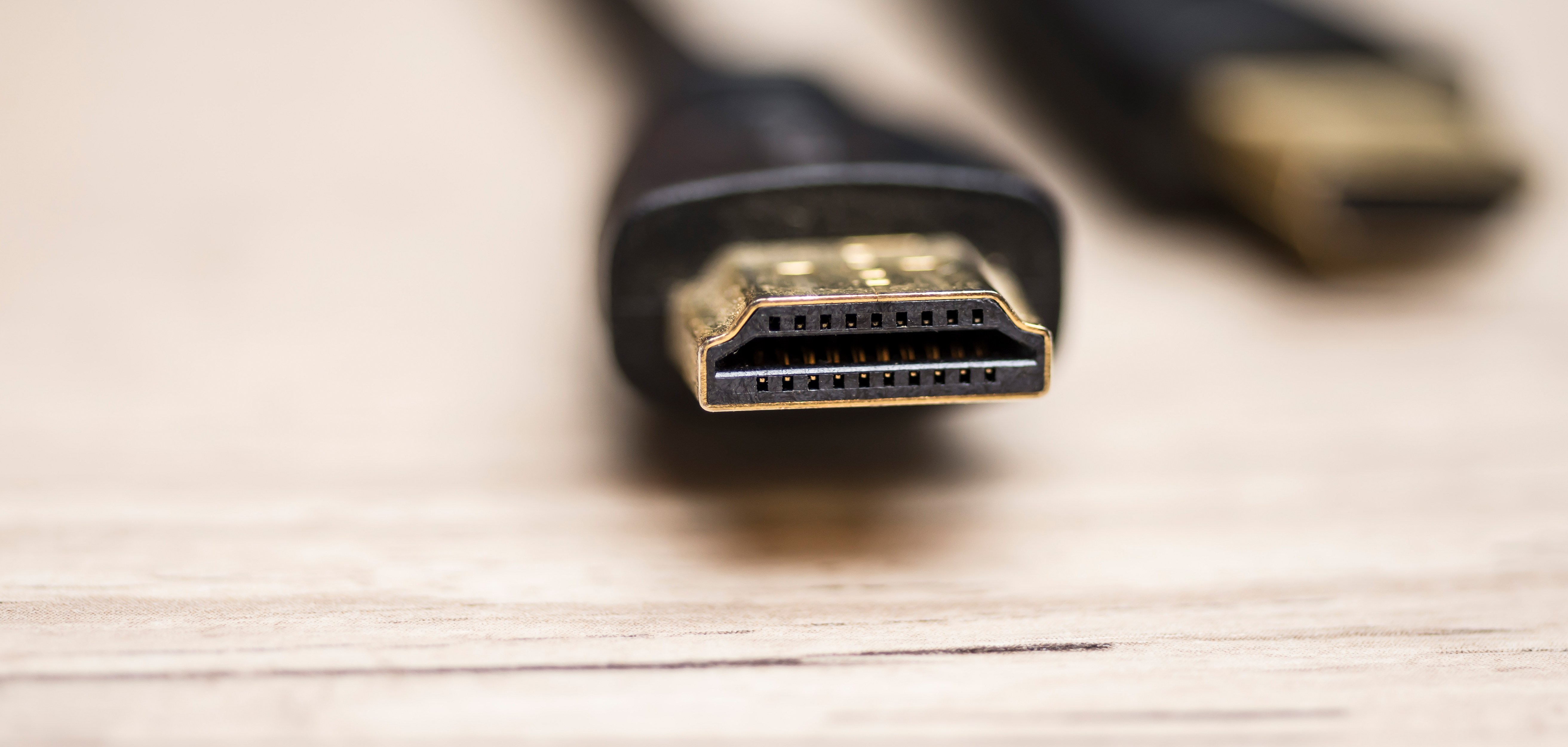 Lisälaitteiden yhdistäminen HDMI-kaapeli.