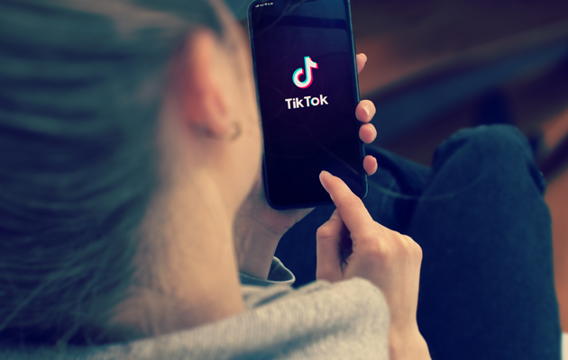 Kuinka TikTokissa voi tulla suosituksi? Älypuhelimeen ladattava TikTok-sovellus on hauska tapa ilmaista itseäsi.