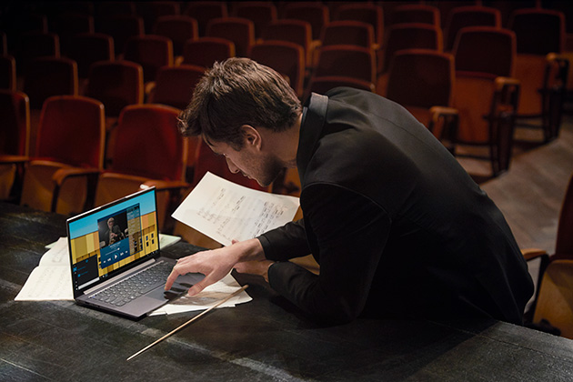 Lenovo Yoga Slim 7 tarjoaa upeaa kuvaa ja vaikuttavaa ääntä Lenovo Yoga Slim 7 tarjoaa upeaa kuvaa ja vaikuttavaa ääntä.