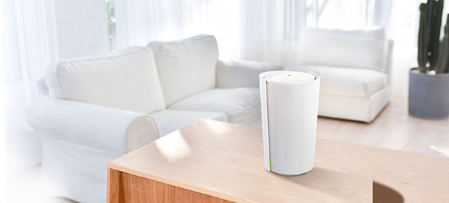 Mesh varmistaa vakaan wifi-verkon Deco X90 -reititin olohuoneen pöydällä