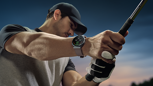 Kahden viikon akunkesto Huawei Watch GT2 Pro golfaajan ranteessa.