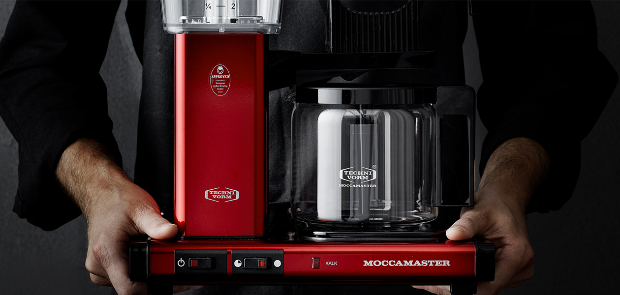 Moccamaster – laadukasta ja hyvän makuista kahvia Käsityönä valmistetut Moccamaster-kahvinkeittimet ovat synonyymi korkealle laadulle ja maukkaalle kahville.