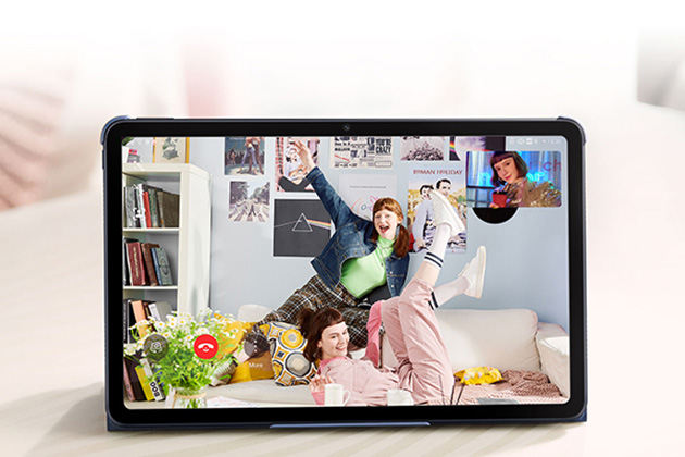 Live-vuorovaikutus Huawei MatePad ja videopuhelu kolmen naisen välillä