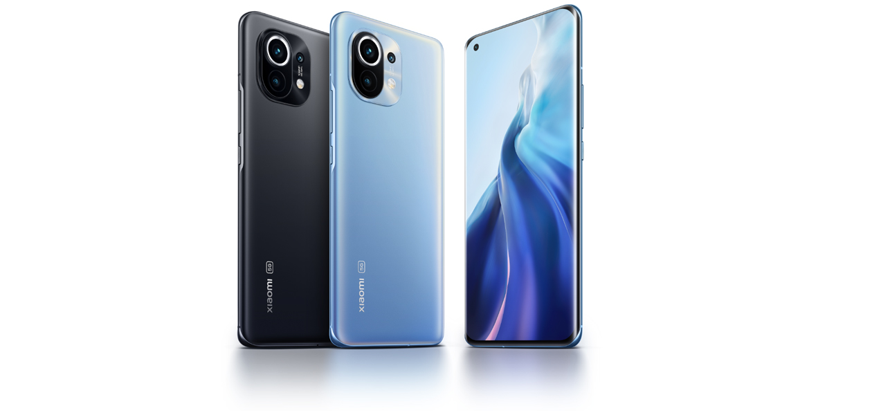 Xiaomi Mi 11 -puhelimen voi ostaa Gigantista, joka on Xiaomin virallinen jälleenmyyjä Suomessa Kolme Xiaomi Mi 11 -puhelinta rinnakkain