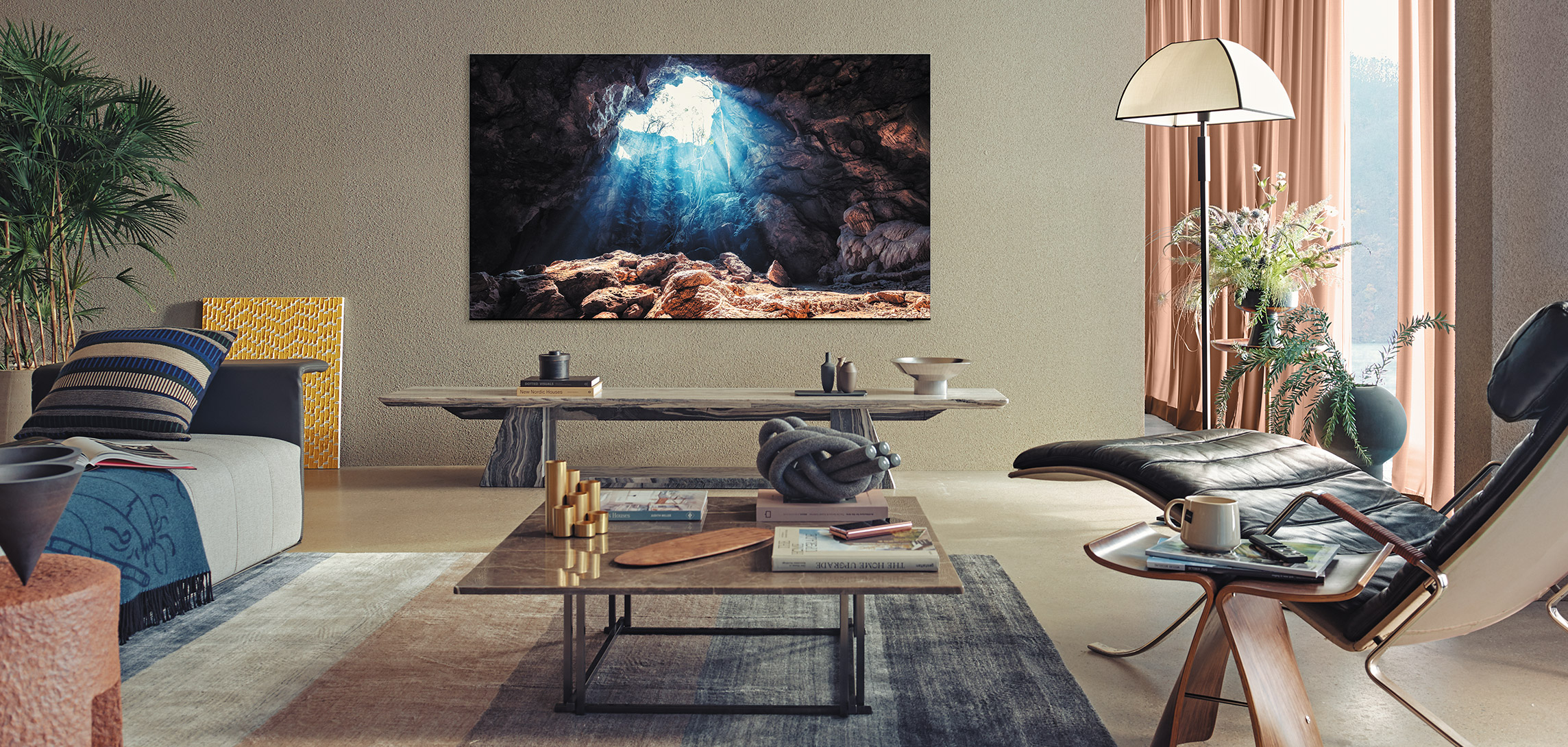 Quantum Mini LED on viimeisin QLED-tekniikka QLED-TV olohuoneen seinällä