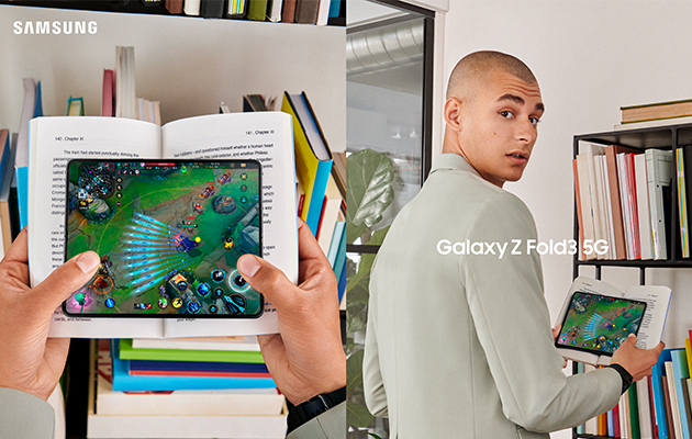 Galaxy Z Fold3 - pelaamista uudella tasolla Mies pelaa Galaxy Z Fold3:lla