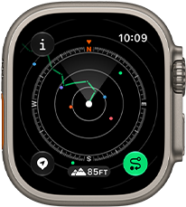 Apple Watch Ultra 4, titaanikuori, värinä luonnonvaalea, reitin jäljitys kompassiohjeilla, näkymä oikeasta sivusta, Digital Crown, korotettu sivupainike