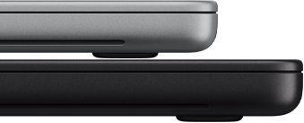 Kokovertailussa päällekkäin 14 ja 16 tuuman MacBook Pro PROLED XDR ‑näytöllä, edellisen värinä hopea ja jälkimmäisen tähtimusta