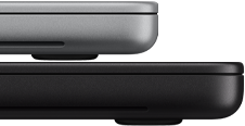Kokovertailussa päällekkäin 14 ja 16 tuuman MacBook Pro PROLED XDR ‑näytöllä, edellisen värinä hopea ja jälkimmäisen tähtimusta
