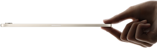 iPad mini, laitetta pidellään kädessä, sivunäkymä, ohut ja kevyt muotoilu