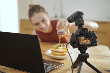 Sony Alpha A7 Mark IV digitaalinen järjestelmäkamera + 28-70 mm