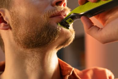 Philips OneBlade trimmeri kasvoille ja vartalolle QP2821/20