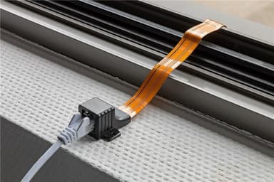 Goobay Erittäin kapea ikkunaläpivienti RJ4517300:lle