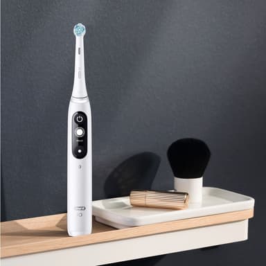 Oral-B iO 7s sähköhammasharja 408789 (valkoinen)