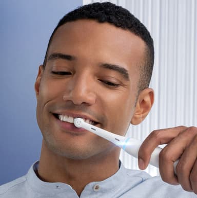 Oral-B iO 7s sähköhammasharja 408789 (valkoinen)