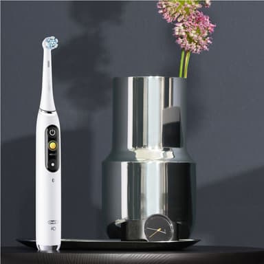 Oral-B iO 9s sähköhammasharja 408840 (valkoinen)