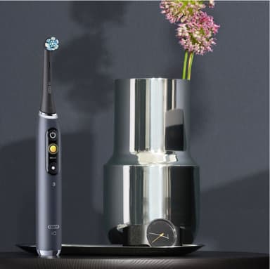 Oral-B iO 9 Limited Edition sähköhammasharja 430803 (onyksinmusta)