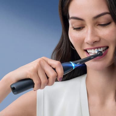 Oral-B iO 8 Duo sähköhammasharja 449034 (musta/valkoinen)