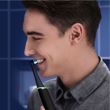 Oral-B iO 6s sähköhammasharja 448877 tuplapakkaus (musta/pinkki)