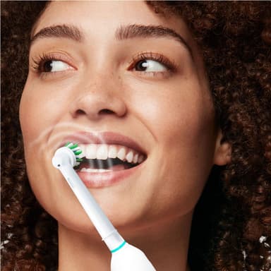 Oral-B Pro1 750 sähköhammasharja 421504 (valkoinen)