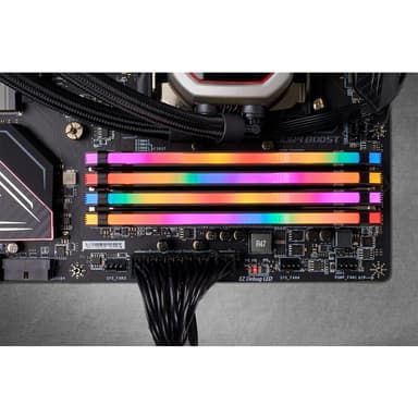 Corsair Vengeance CMW32GX4M4C3600C18 muistimoduuli 32 GB 4 x 8 GB DDR4 3600 MHz