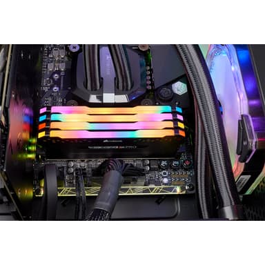 Corsair Vengeance CMW32GX4M4C3600C18 muistimoduuli 32 GB 4 x 8 GB DDR4 3600 MHz