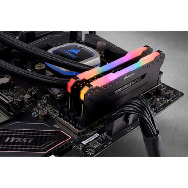 Corsair Vengeance Pro RGB DDR4 RAM muisti 32 GB 3600 Mt/s CL18