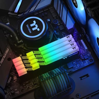 Thermaltake TOUGHRAM RGB muistimoduuli 16 GB 2 x 8 GB DDR4 3600 MHz