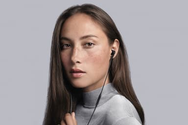 B&O Beoplay E4 in-ear kuulokkeet (musta)