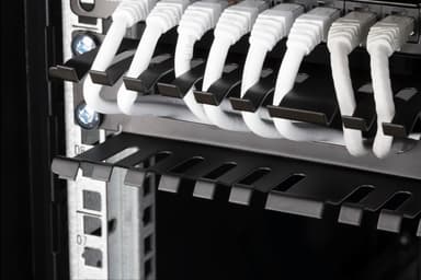 TOTEN 19"" Cable panel, 1U, finger channel, black