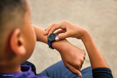 Garmin Vivofit Jr. 3 aktiivisuusranneke lapsille (Black Panther)