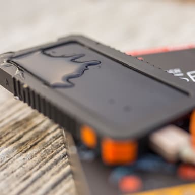 Xtorm Solar Charger 5000 varavirtalähde