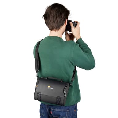 Lowepro Adventura SH 140 III kameralaukku (musta)
