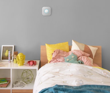 Google Nest Protect palovaroitin (AC-liitettävä)