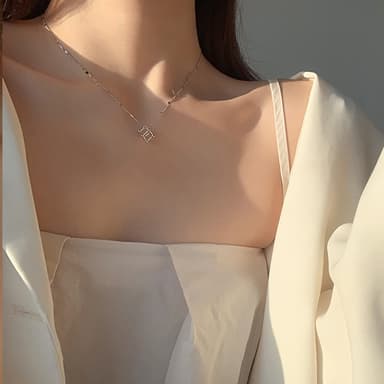 Halsband med kub Hopea