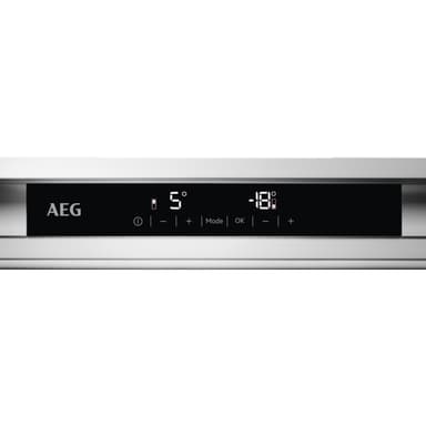 AEG Jääkaappipakastin SCE818F6TS