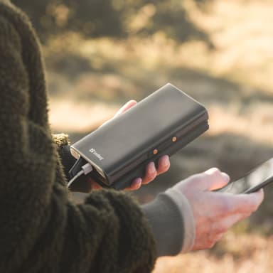 25000 mAh Solar 4-paneelinen Powerbank, musta
