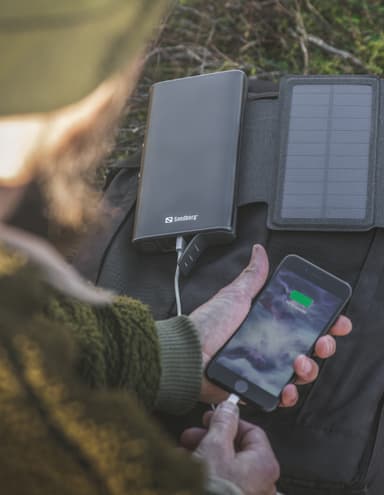 25000 mAh Solar 4-paneelinen Powerbank, musta