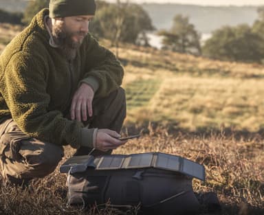 25000 mAh Solar 4-paneelinen Powerbank, musta