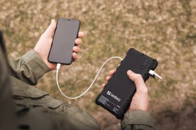 24 000 mAh ulkona käytettävä aurinkoenergiapankki, musta