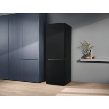 Electrolux jääkaappipakastin LNT7ME32M2
